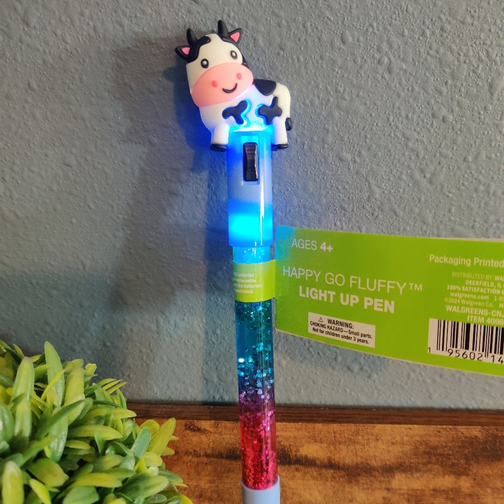 Happy Go Fluffy Light Up Pen with Cow Topper Color Changing NWT Farm Barn Animal